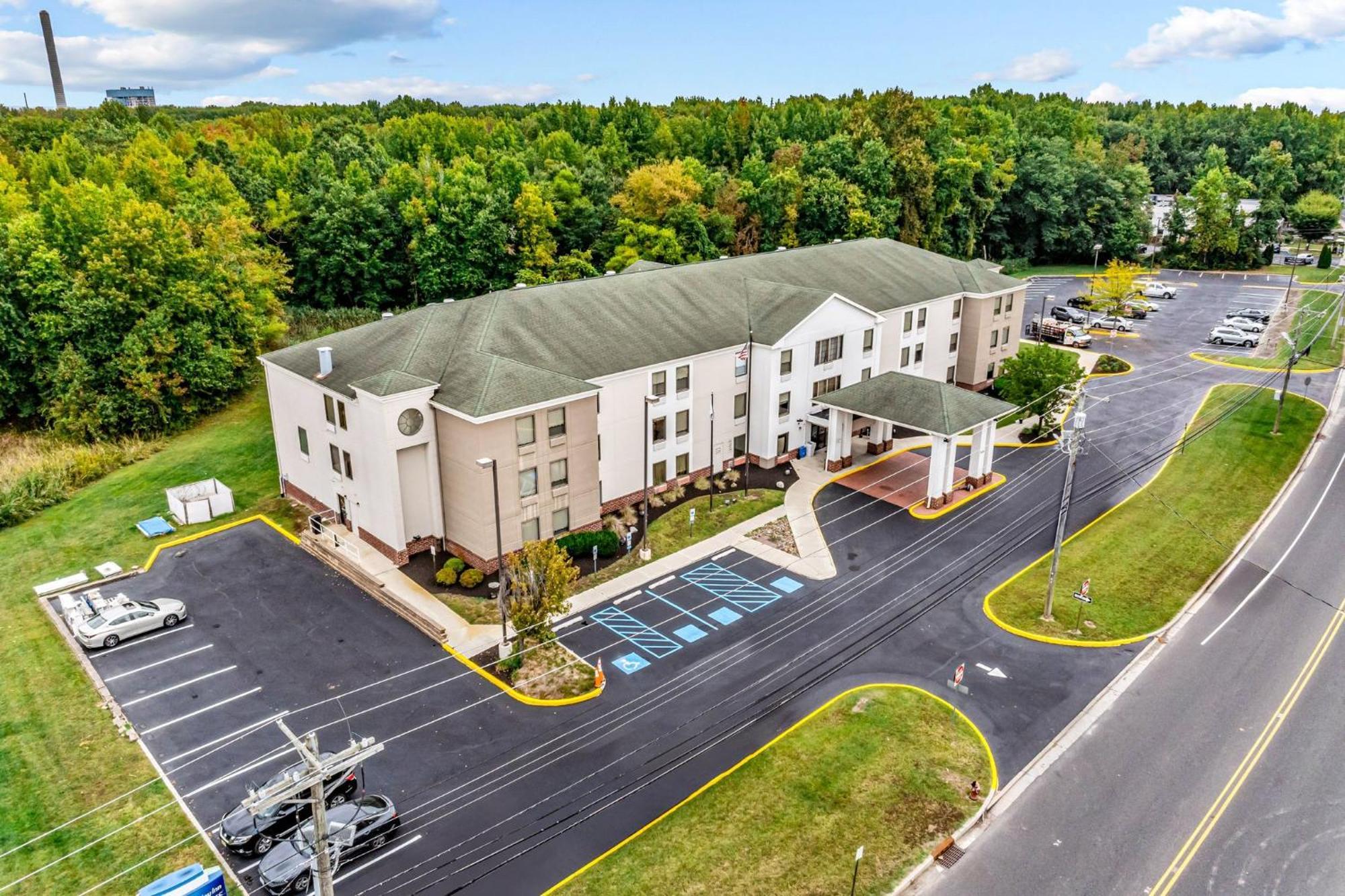 Holiday Inn Express & Suites Carneys Point - Pennsville By Ihg Exterior foto