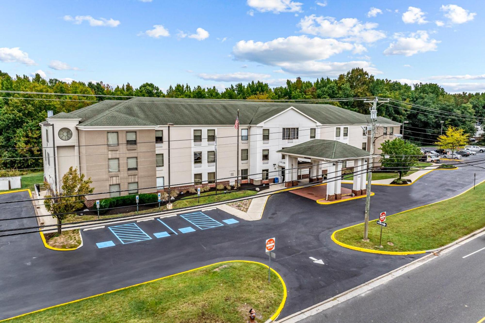 Holiday Inn Express & Suites Carneys Point - Pennsville By Ihg Exterior foto