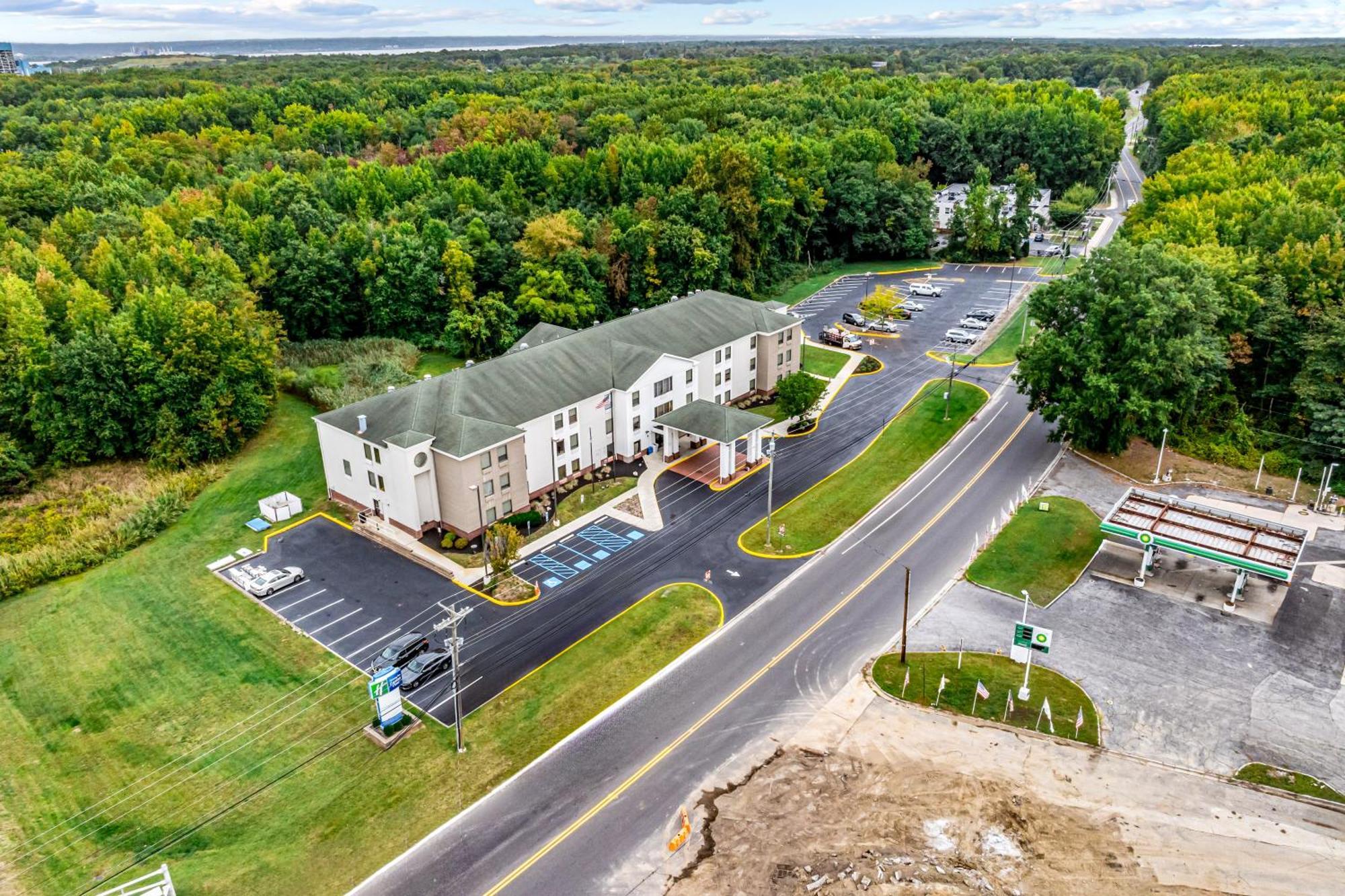 Holiday Inn Express & Suites Carneys Point - Pennsville By Ihg Exterior foto